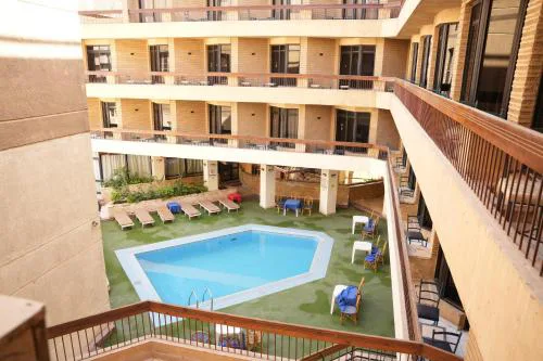 Gaddis Hotel, Suites and Apartments