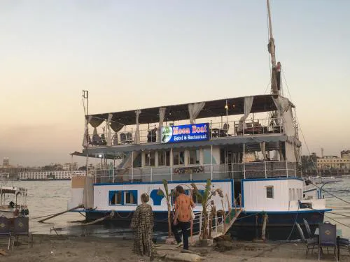 Moon Boat
