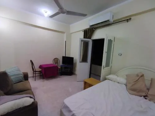 Peaceful Private Studio Steps from Luxor
