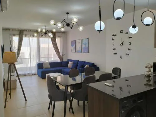 2 Bed Chalet Sleeps 4 Free Parking & Balcony