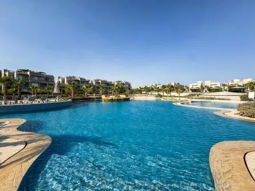 Chalets with Direct Pool Access Ein Bay