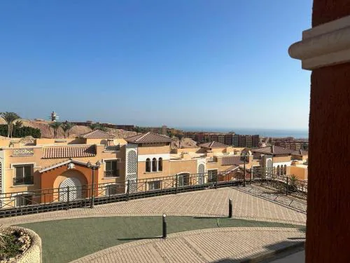 شاليه في بورتو السخنه غرفتين ببلكونه Heaven hills عائلات فقط