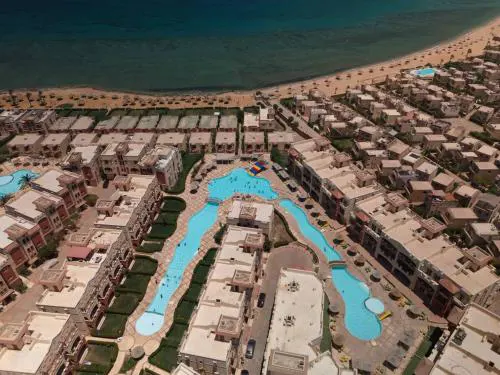 Sea-poolside Lasirena Chalet in An Sokhna
