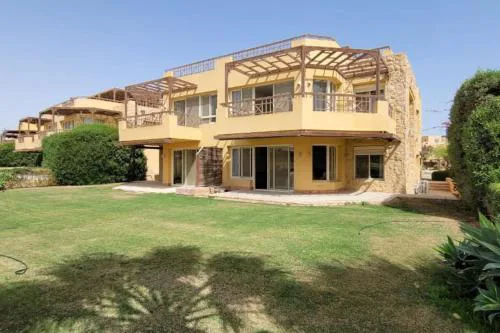 Spacious 6-BRs in El-Sokhna /Beach & pool access