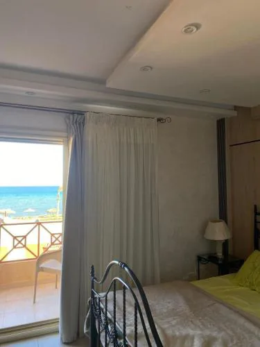 Stand alone villa with pretty garden all air conditioned