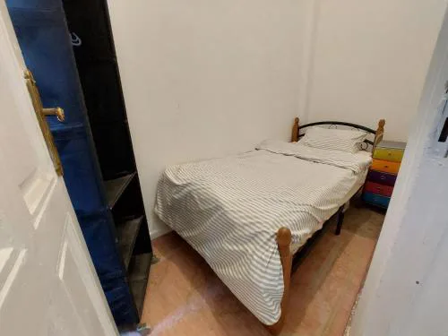 AL- Mazareta a private Bedroom For Men only غرفة خاصة للرجال فقط 仅限男士 女士不允许