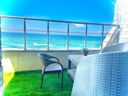 Luxurious Beachfront Apartment