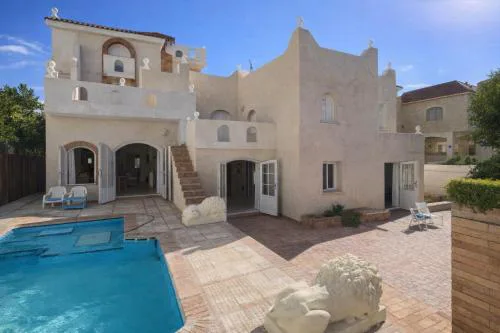 Stand alone Villa Seabreeze with private pool
