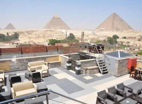 Aura Pyramid inn