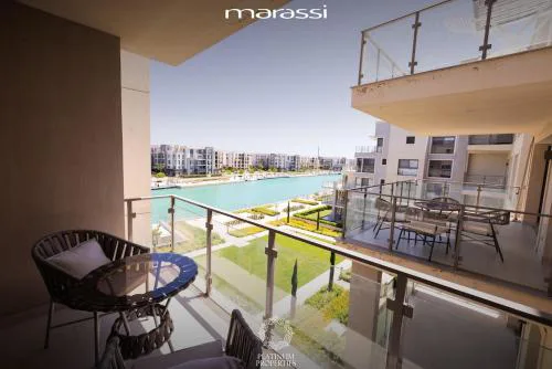Canal view chalet in Marassi