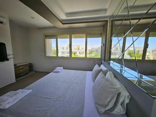 Hacienda Bay Serene 3BR Apartment and Maid's Room