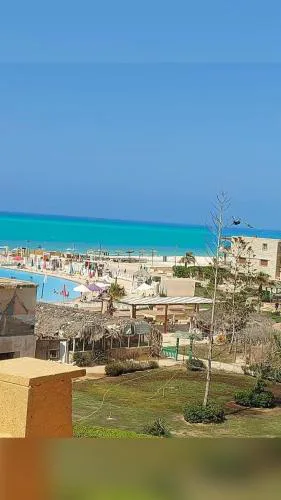 شاليه تانى بلكونه ثلاث غرف مكيفه فيو بحر