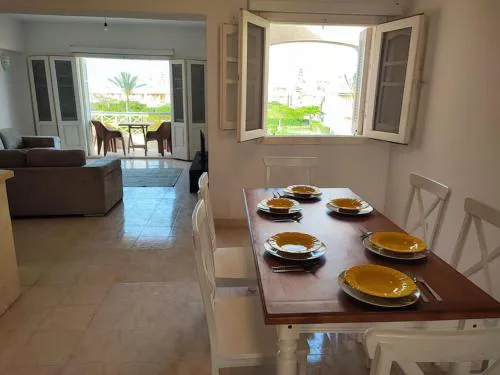 Petrobeach - 2 BR apartment for families only