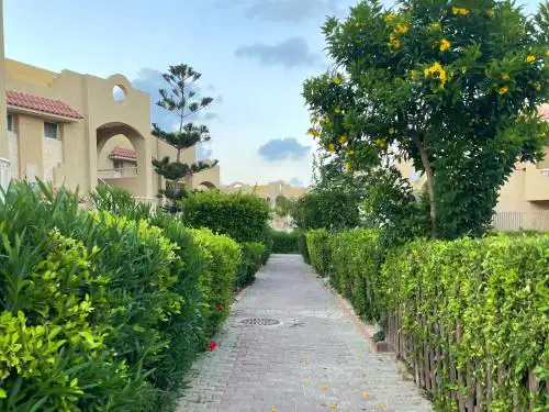 52H Green leaves Village, families & couples only