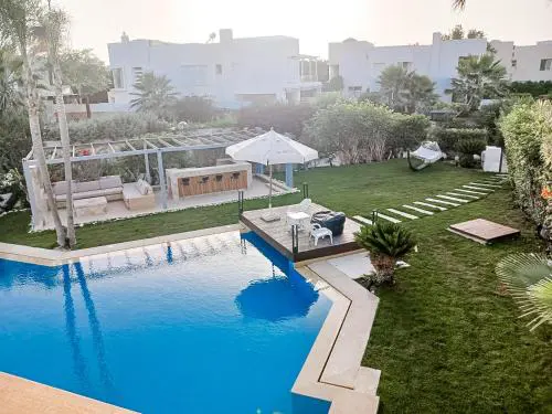 Hacienda White 6 Bedroom Villa