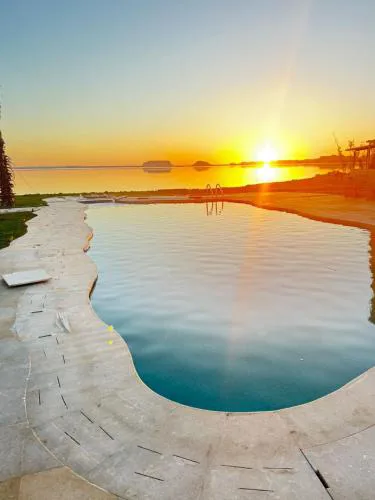 Breezy island Hotel