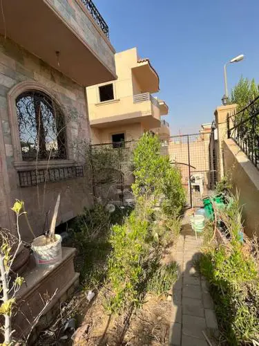 Whole floor in Villa with access to garden and BBQ