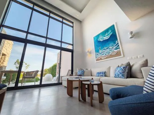 Beautiful 2BR Mesca Beach Front Loft in Soma bay