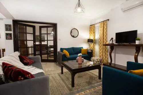 15 min from Cairo airport ZorouNa Apartments