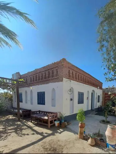 Adam Guesthouse