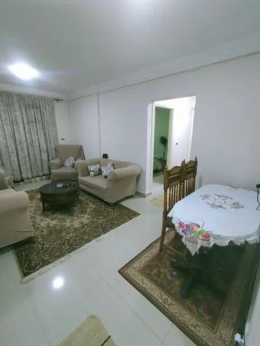 Immaculate 2 Bedroom Flat-Minutes Walk To The Sea
