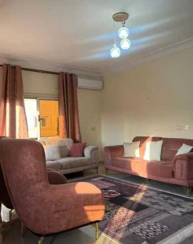 Cozy large apartment 200 Sqm 3 bedroom AC & WIFI