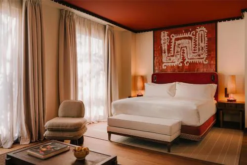 Palacio De Godoy Caceres, Curio Collection By Hilton
