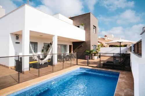 VILLA SOL Y PISCINA privada