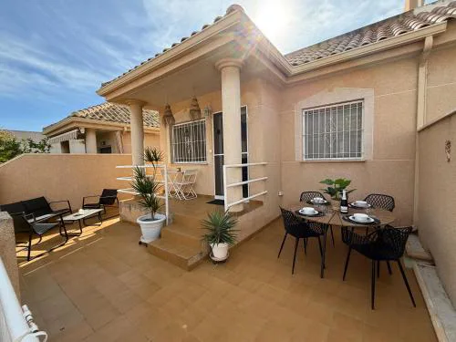 2-Bedroom Bungalow with Roof Terrace - Central La Zenia - Free WiFi