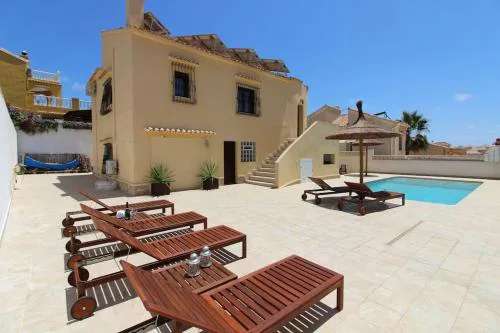 5 Bedroom, Luxury Villa - Heated Pool