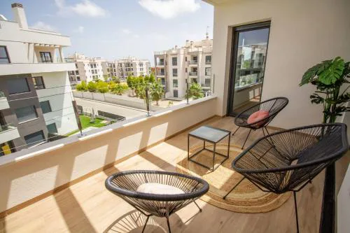 Gardenia - Elegant Penthouse with Rooftop Lounge