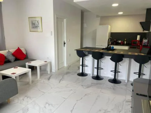 Renovated 2BR Gem by Villamartin Plaza