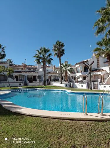TOWNHOUSE 1 minute walk to Villamartin plaza