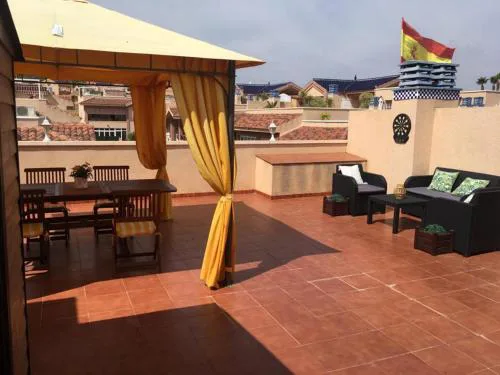 Apartamento con gran azotea y piscina R71 by Novadesta