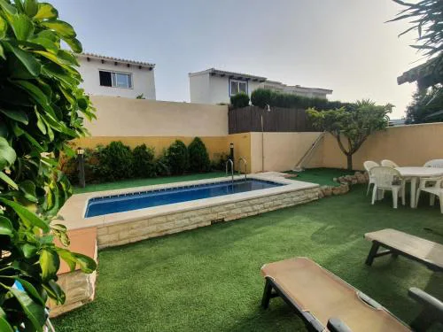 Bungalow con piscina 28