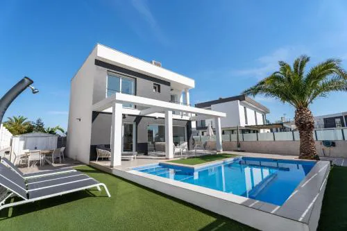 Casa Bos Palm Tree Villa with Pool