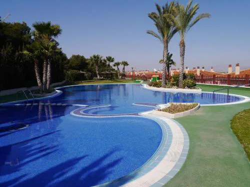 Casa con cálida terraza y piscina R76 by Novadesta