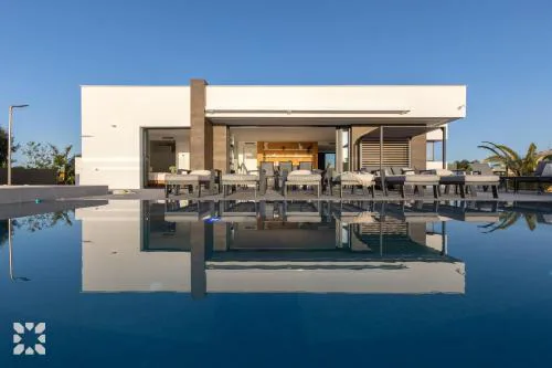 Villa Carrera by Abahana Villas