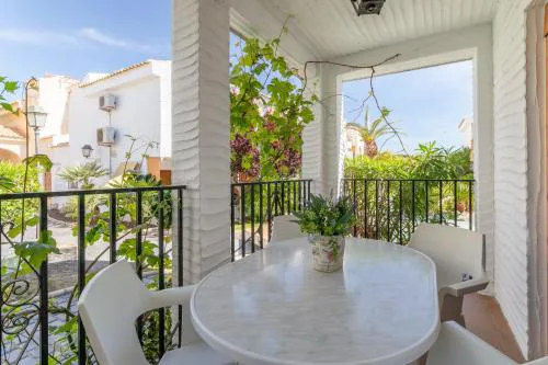 Casa en la playa con piscinas E