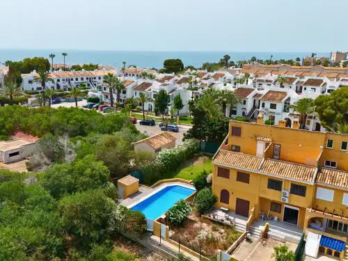 Ancla 8: Terraza Privada y Piscina Comunitaria