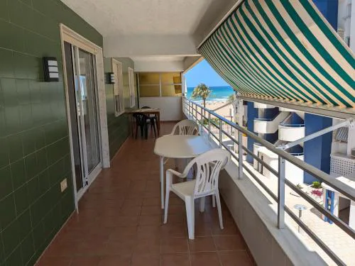 Apartamento Los Juncos - 50m playa - Sólo familias - Parking gratuito - WIFI - TV 55" 4K - PS5