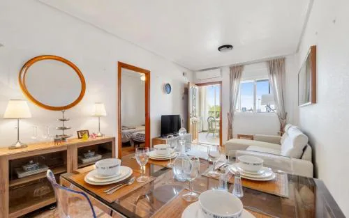 2-Bedroom Apartment with Solarium & Pool in Los Altos