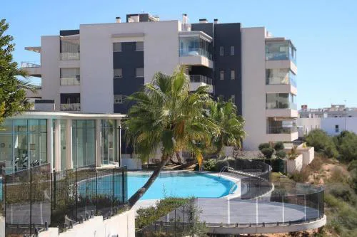 5-Star Complex With 3 Pools & Gym