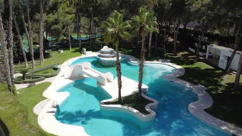 Apartamento Serenity by the Sea II, Altos de Campoamor, 2 bedrooms, balcony , terrace , tennis court and beautiful swimming pool
