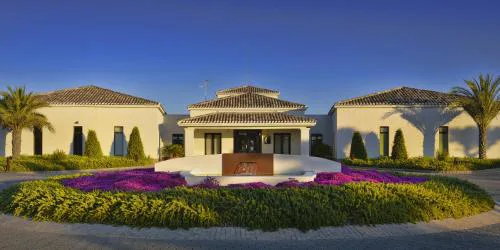 Las Colinas Golf & Country Club Residences