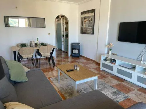 Renovated Top-Floor 2BR | Sunny Balcony & Golf
