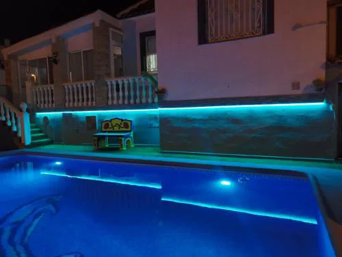 Smukt privat 2 etagers hus med egen pool i altid solrige Torrevieja ,Los Altos