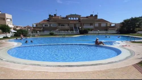 2-Bed Sleeps 4 Swimming Pool Hot Tub