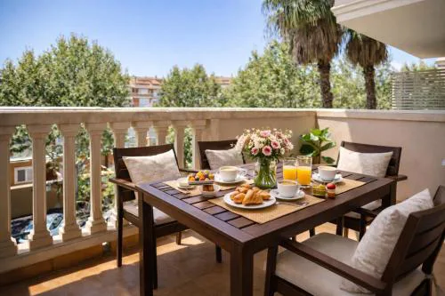 Arena, Piscinas, Pistas de tenis, Gimnasio, Sauna,