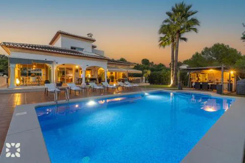 Villa Pacifica by Abahana Villas